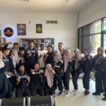 Siswa Jurusan DKV Kunjungi Industri Wiranata, Pelajari Proses Pembuatan Gantungan Kunci (Ganci)
