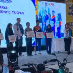 PENYERAHAN LOMBA POSTER ANTI KORUPSI