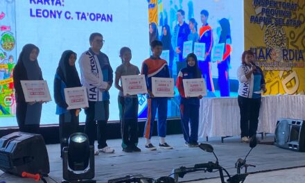 PENYERAHAN LOMBA POSTER ANTI KORUPSI