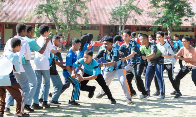 Semarak HUT RI ke-81, SMK Negeri 3 Merauke Gelar Lomba Balon Naga dan Estafet Sarung
